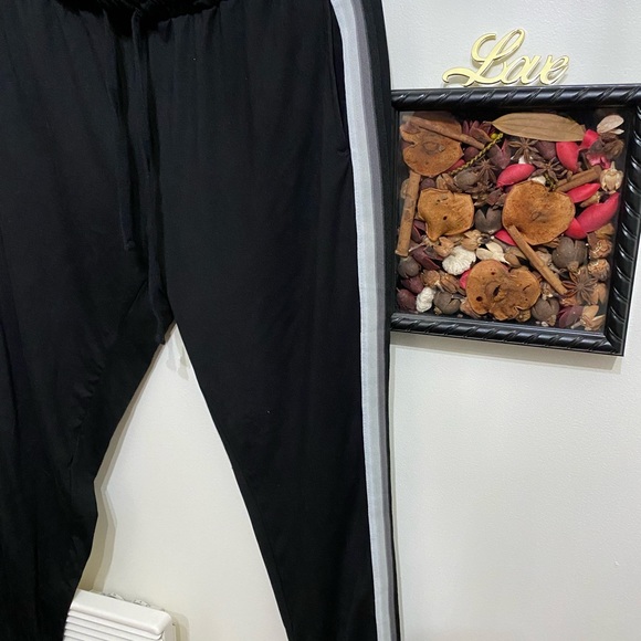 Black jogger pant with white and gray stripe-size L - Picture 3 of 7